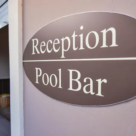 Aparthotel Theodora 3*