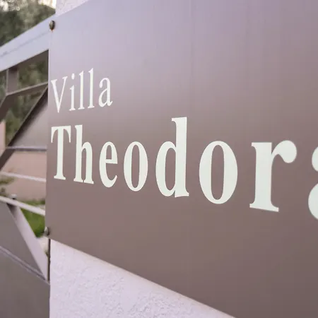 Apart-hotel Theodora 3*