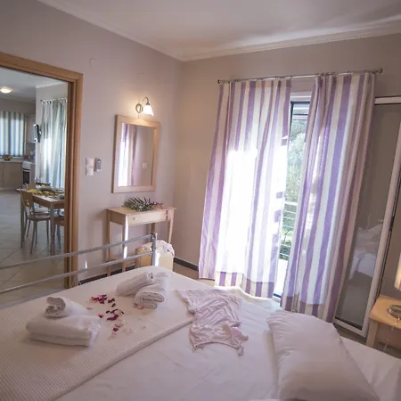 Theodora מלון דירות