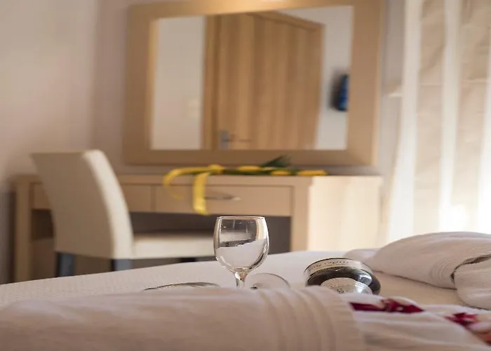 Aparthotel Theodora 3*