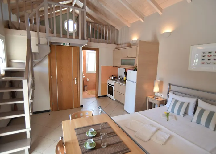 Theodora Aparthotel 3*