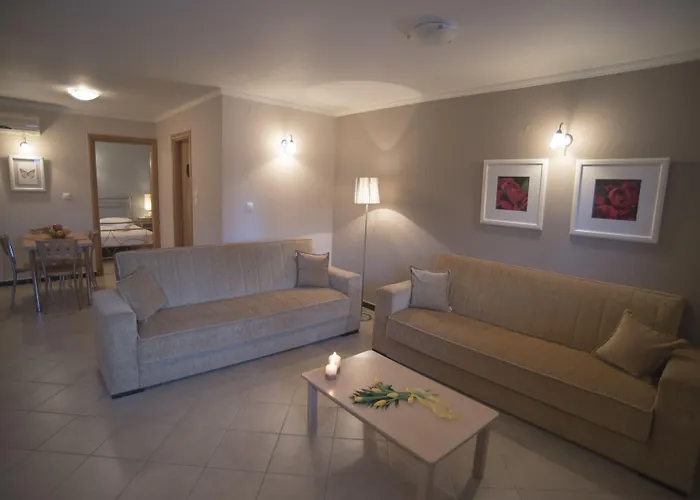 Aparthotel Theodora 3*