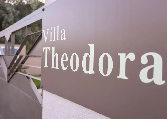 Aparthotel Theodora 3*